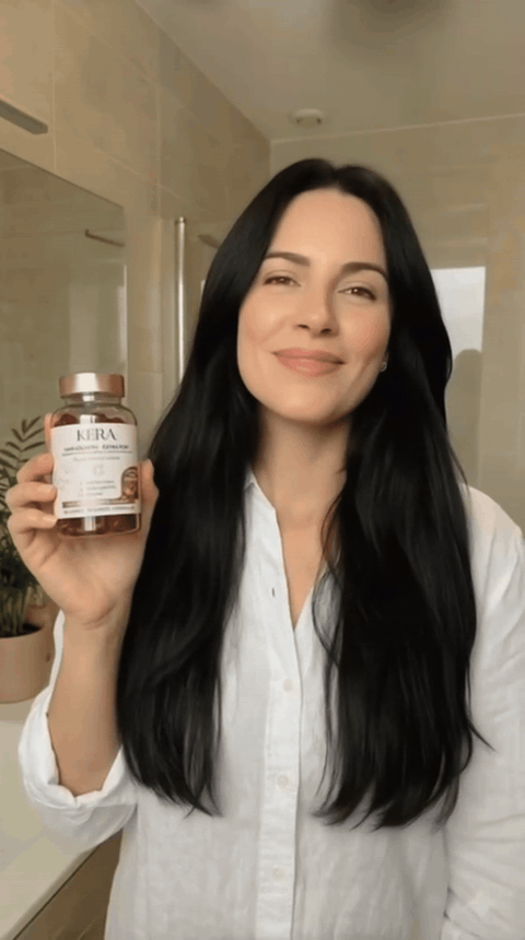 3 cures plus tard, mes cheveux ont changé pour de bon. Je comprends maintenant pourquoi tout le monde reste 💛